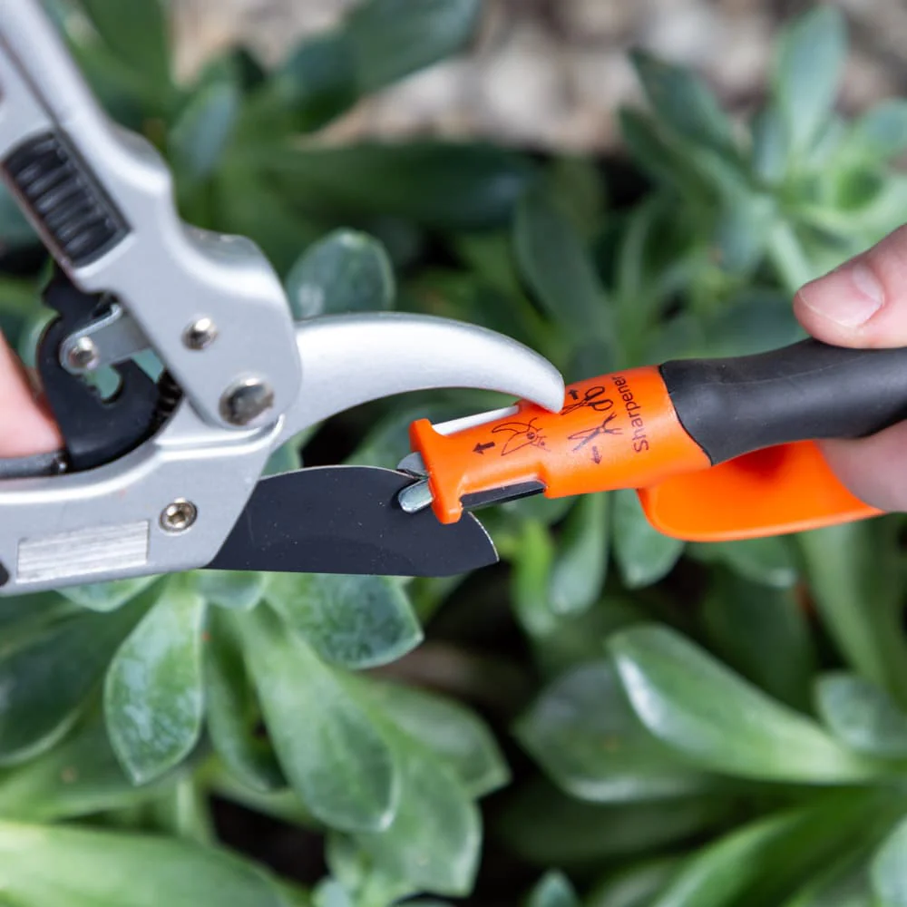 Universal Sharpening Tool - For Knives, Scissors and Garden Shears - Image 3