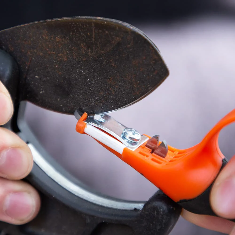 Universal Sharpening Tool - For Knives, Scissors and Garden Shears - Image 5
